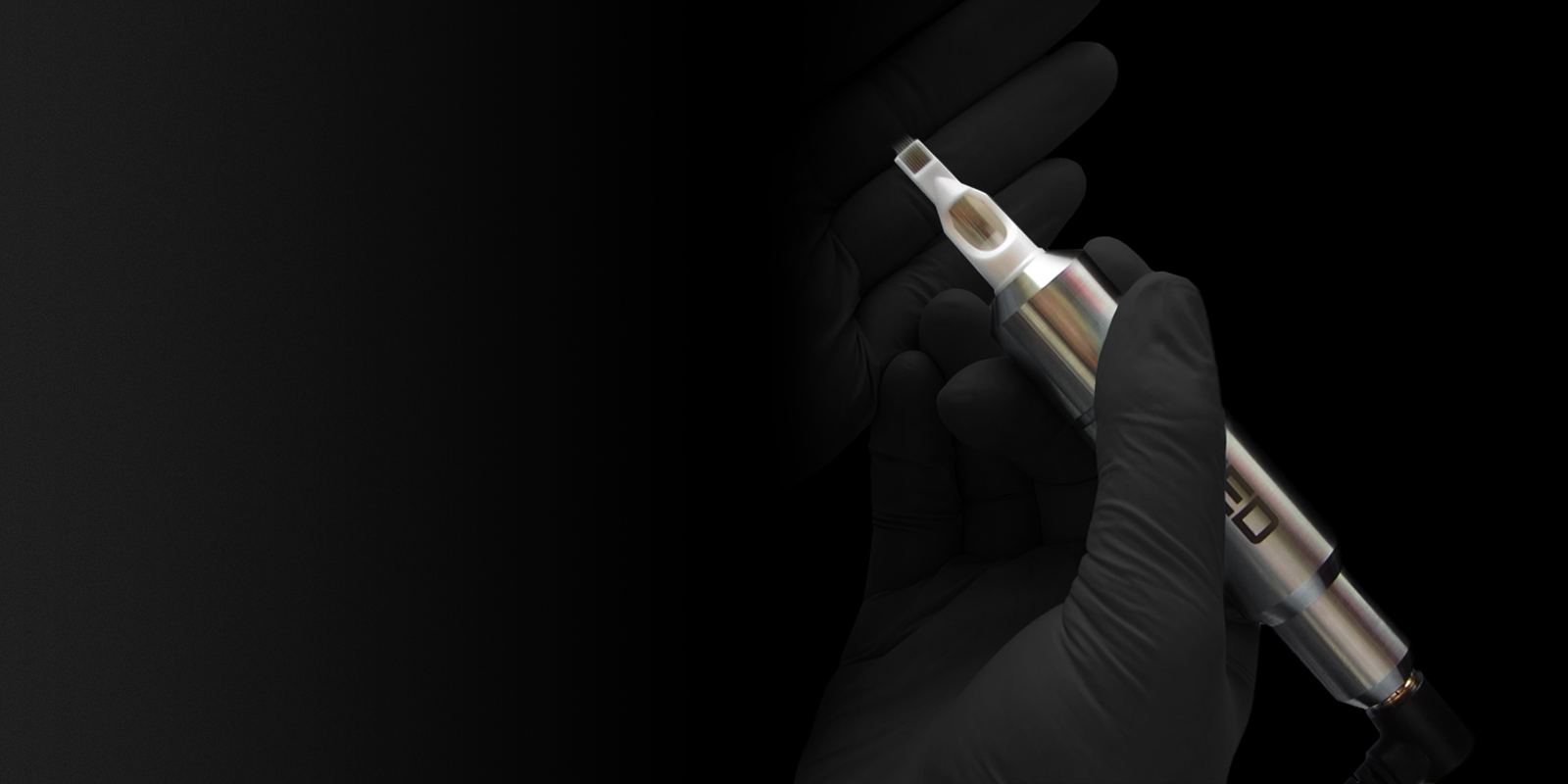 SEED2 tattoo machine in hand