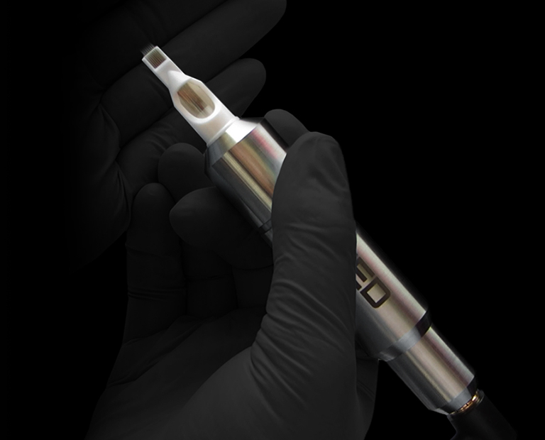 SEED2 tattoo machine in hand